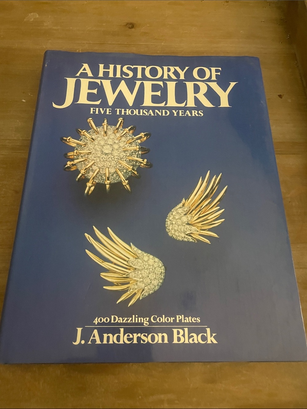 Park Lane A History of Jewelry hard cover printed in Italy